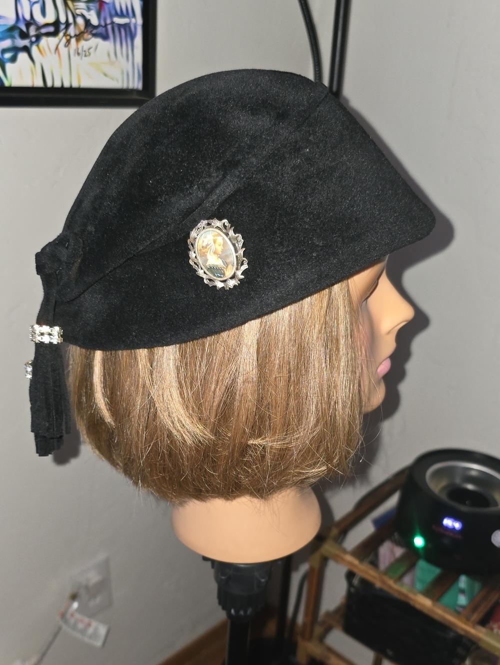 Elegant Black Felt Beret with Decorative Brooch and Tassel Accent